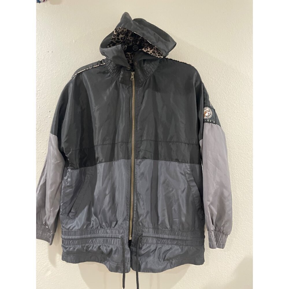 Buc-ees Women’s Leopard Windbreaker hoodie Size Large Grey Black full
Zipper